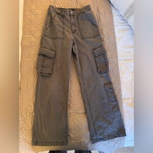 Hollister Ultra High-Rise Baggy Cargo Pants in Gray